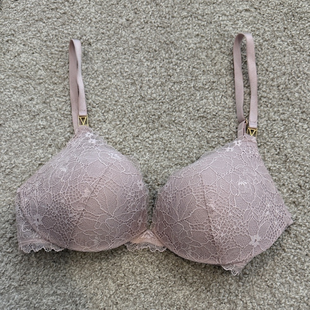 Victoria's Secret Lace Bra in Light Pink